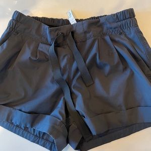 Lululemon size 6 shorts
